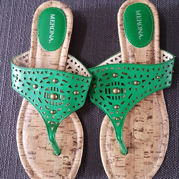 laser cut sandals - Picture 3 of 5